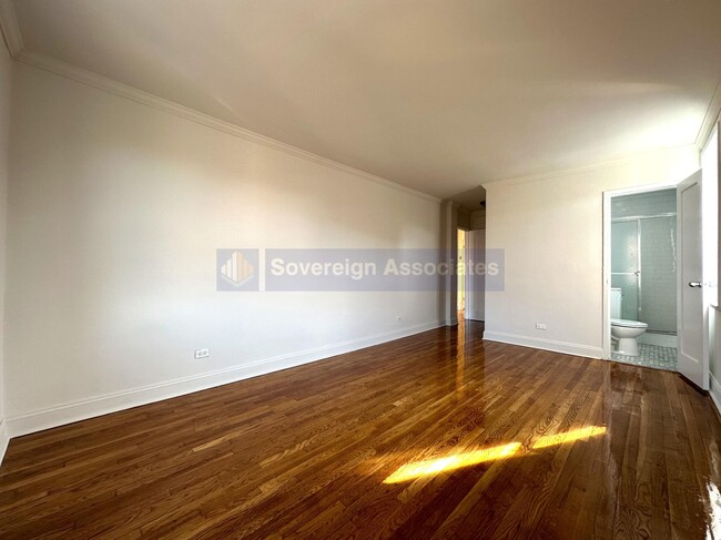 Building Photo - 3555 Oxford Avenue