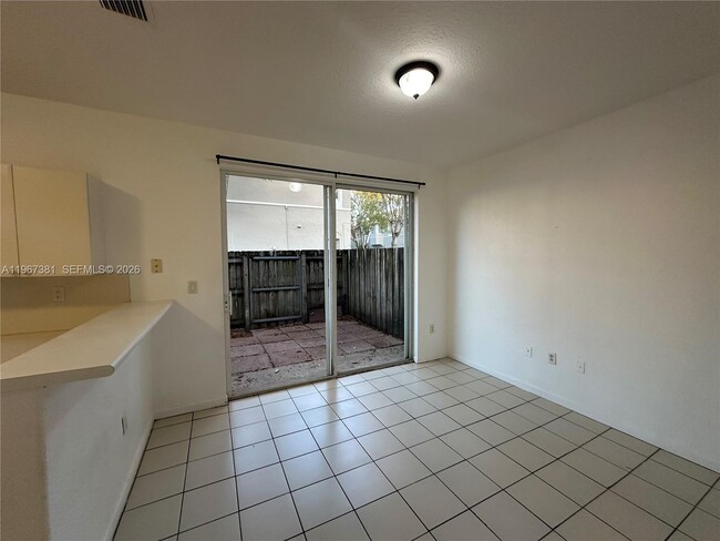 Foto del edificio - 2615 SE 15th Pl