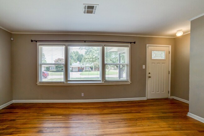 Foto del edificio - Gorgeous Remodeled 3 Bed 2 Bath!