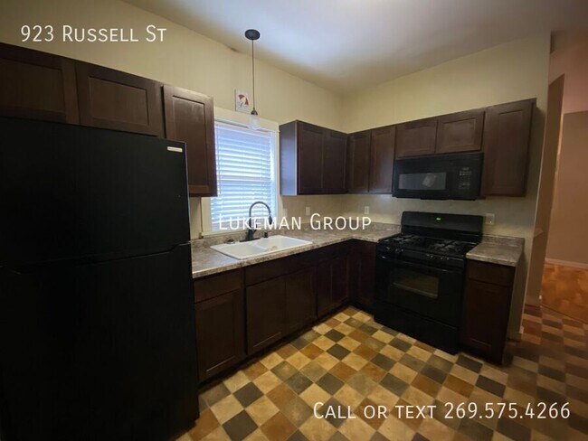 Foto del edificio - 923 Russell St