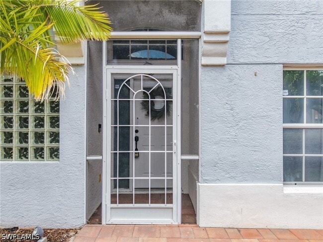 Building Photo - 351 Pindo Palm Dr