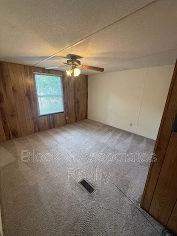 Building Photo - 530 Springdale Dr
