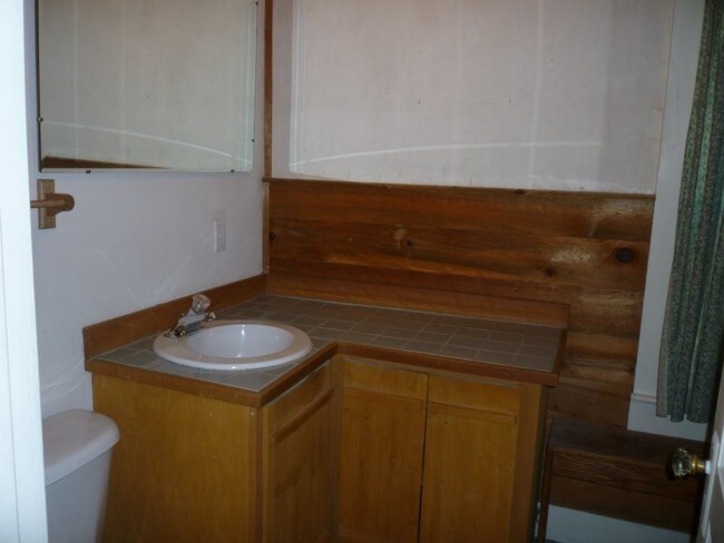 Building Photo - Westside Home