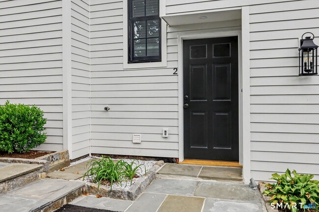 Building Photo - 15 Linden Pl