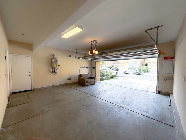 Building Photo - 10816 Lotus Dr