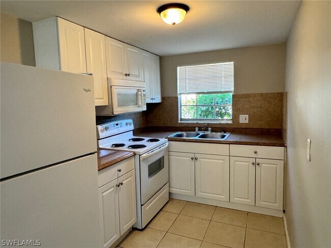 Foto del edificio - 825 Courtington Ln
