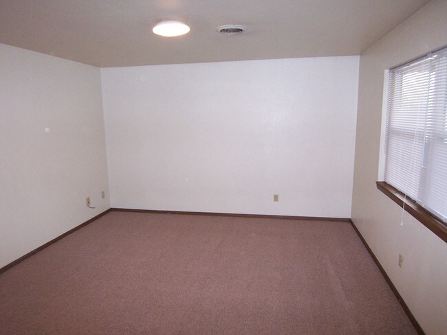 Foto del edificio - 1373 E Division St