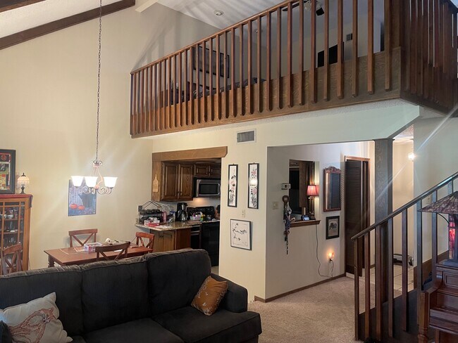 Building Photo - 19 Cottonwood Ln