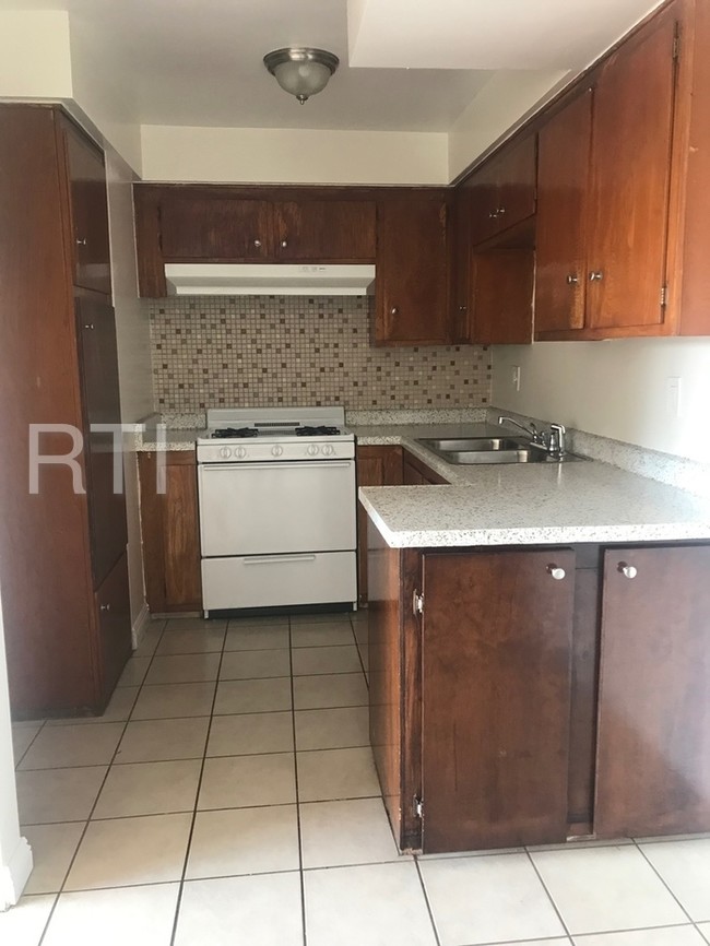 Building Photo - 1318 W 227th St