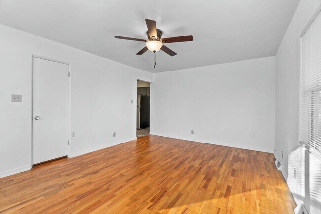Foto del edificio - Updated 3 Bedroom House in Cape