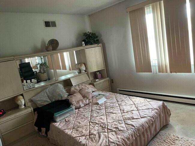 Building Photo - 714 Newhall St