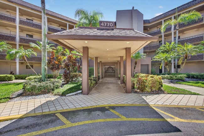 Building Photo - 4770 Fountains Dr S