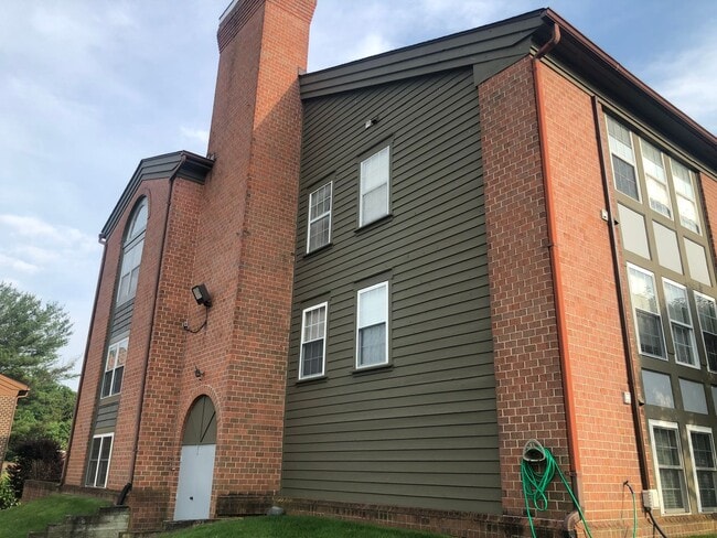 Building Photo - 2 Bedroom 2 Bathroom + loft luxury Condo f...