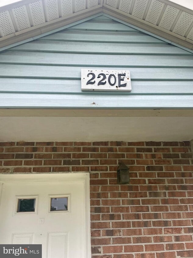 Primary Photo - 220 Highland Blvd