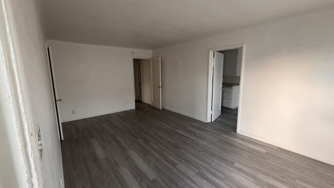 Building Photo - 1248 E 15th St