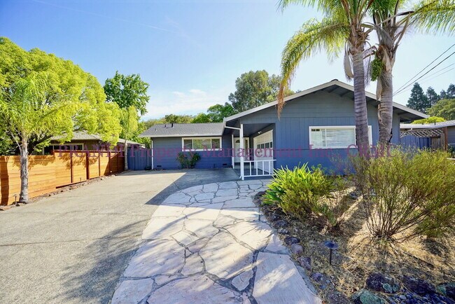 Foto del edificio - Updated Novato Home with A/C and Great Bac...