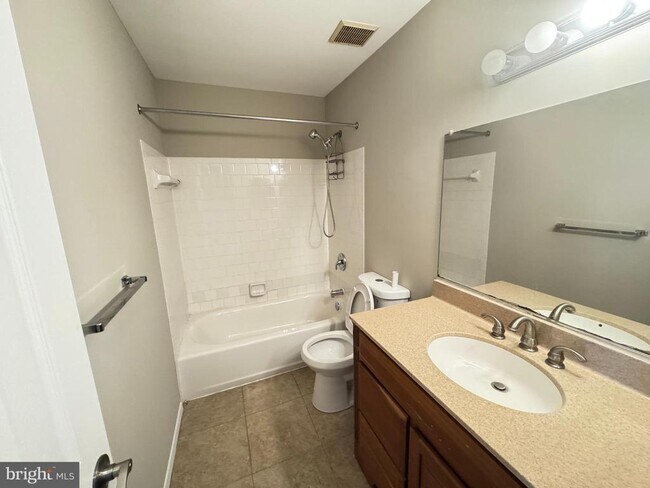 Building Photo - 732 Wilton Farm Dr
