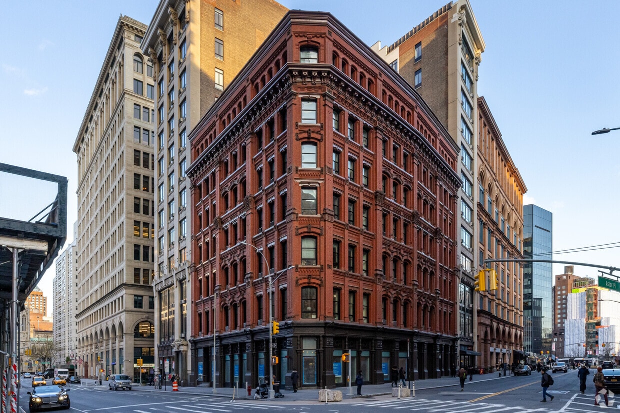 Primary Photo - 1 Astor Pl