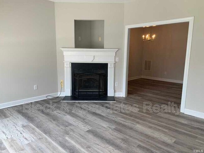 Building Photo - 212 Heather Springs Dr