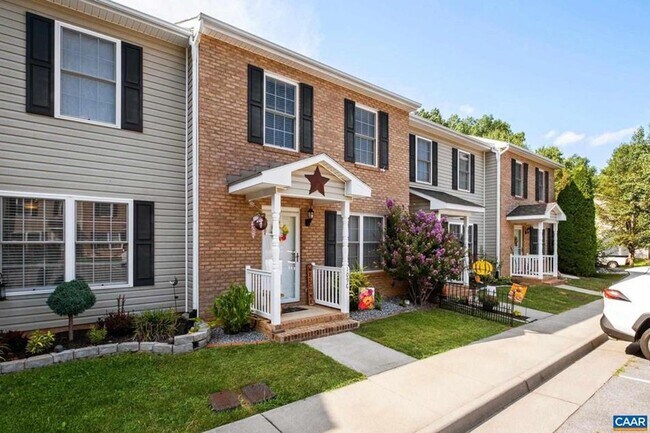 Foto del edificio - 2 Story Townhouse in Grottoes