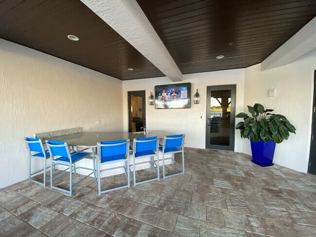 Clubhouse bar - 9424 SW 171st Pl