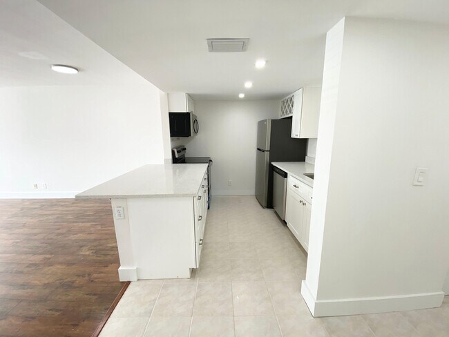 Building Photo - 6283 La Costa Dr