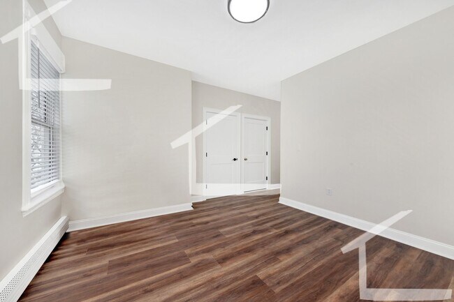 Foto del edificio - Nicely renovated, pet friendly 3 bed in So...