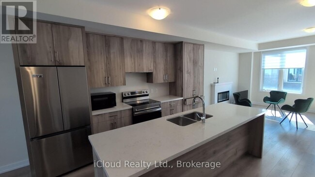 Building Photo - 1346 Kobzar Dr