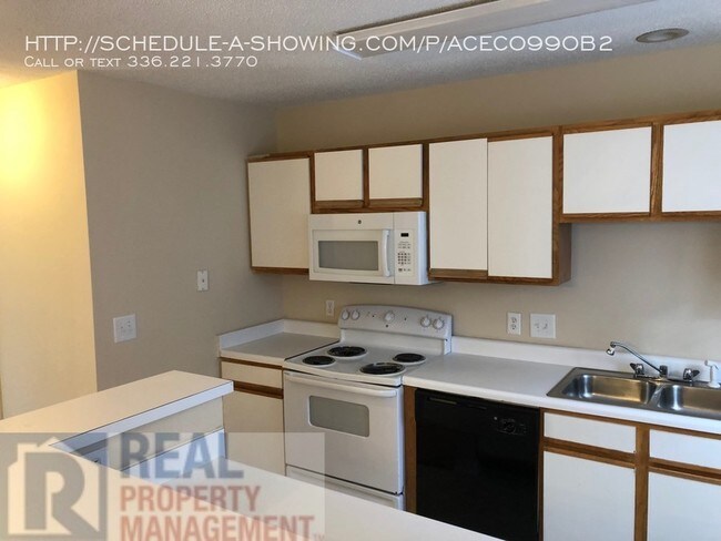 Building Photo - Great Value on 3 Bed / 2.5 Bath Townhome