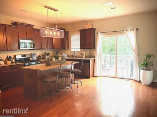 Building Photo - 3 br, 3 bath Townhome - 506 Kinglets Roost Ln