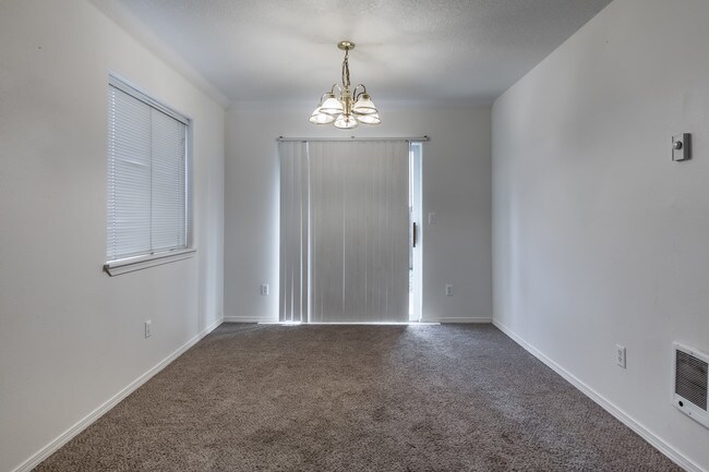 Foto del edificio - 586 N 10th St