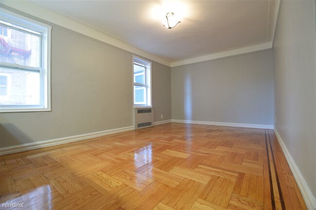 Building Photo - 707 Beverley Rd