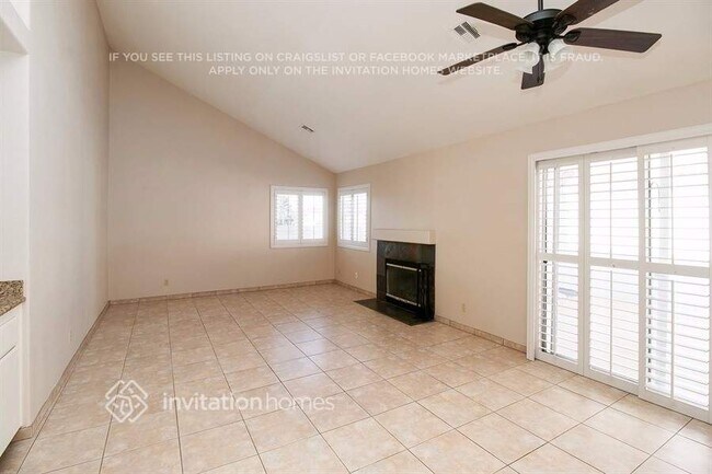 Foto del edificio - 2116 Running River Rd