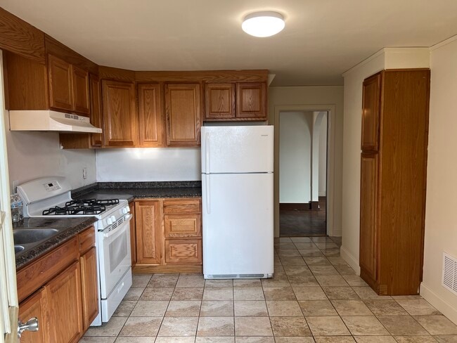 Building Photo - 29 Richardson Ave