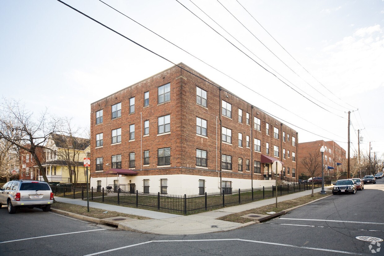 Primary Photo - 700 Madison St NW