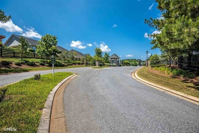 Building Photo - 1 br, 1 bath Condo - 1301 Village Blvd SE