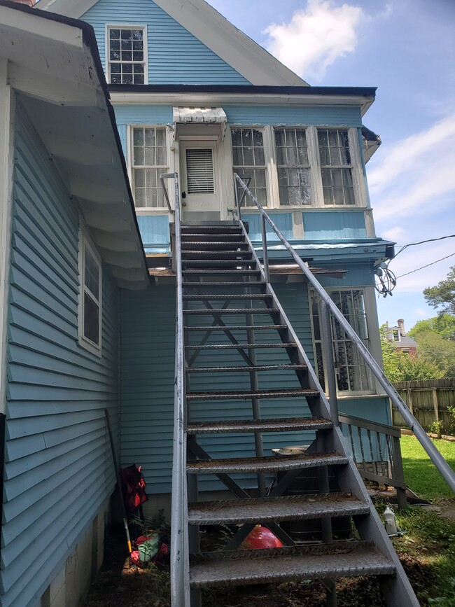 Building Photo - 410 Telfair St