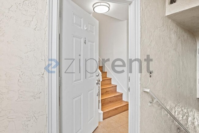 Building Photo - 1451 Main St