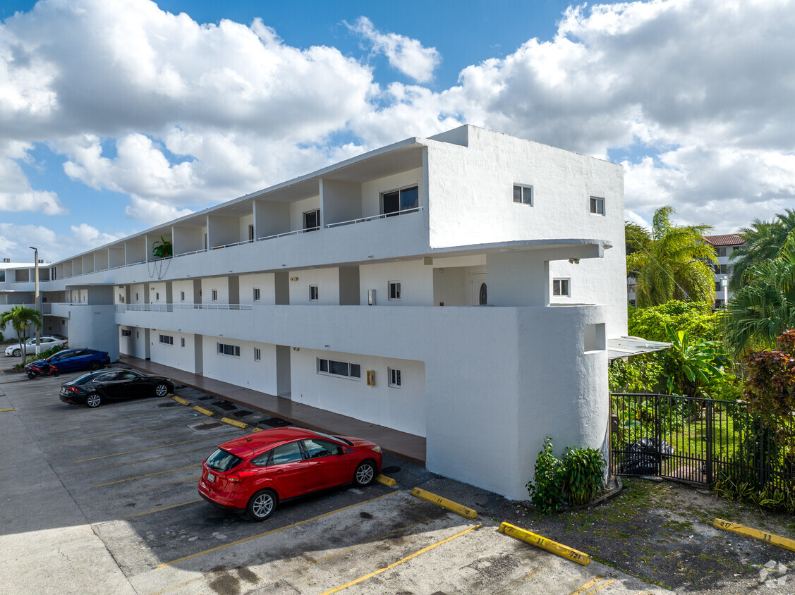 5611-5661 W 25th Ct Hialeah, FL, 33016 - Savannah Apartments