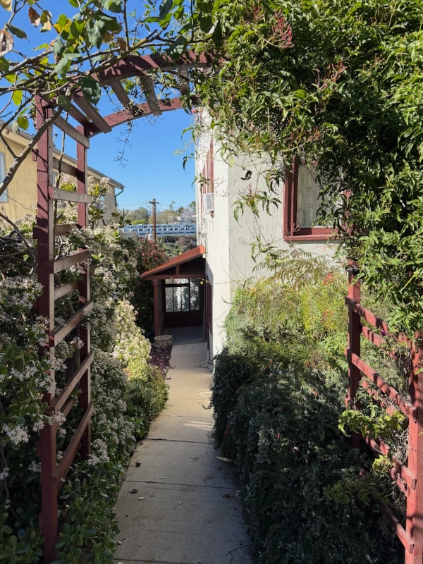 Foto del edificio - 1086 W Kensington Rd