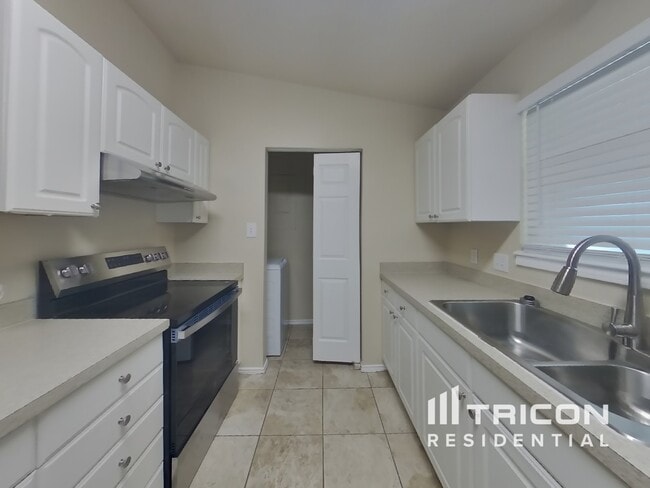 Foto del edificio - 901 Loganwood Dr