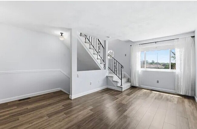 Foto del edificio - 87 Sterling Ln