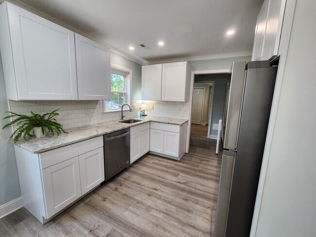 Building Photo - 1133 North Shadow Dr