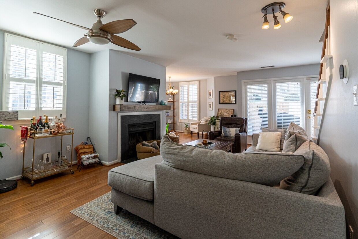 Sala de estar 1 - 244 S Cedar St