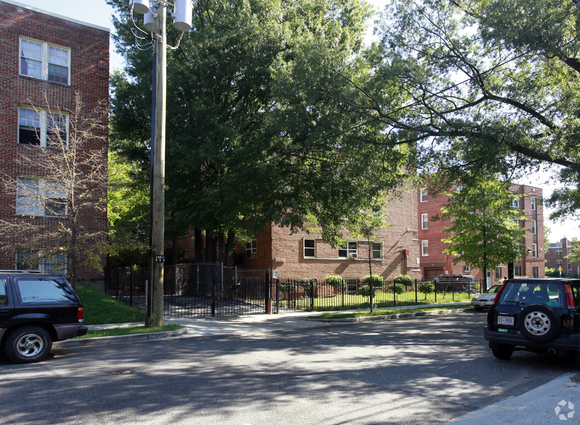 Building Photo - 1333 Peabody St NW