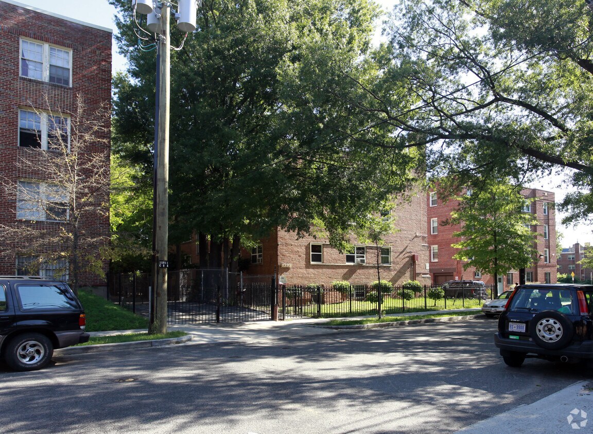 Foto del edificio - 1333 Peabody St NW