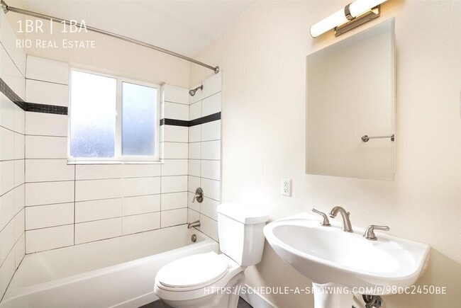 Building Photo - 900 N Washington St