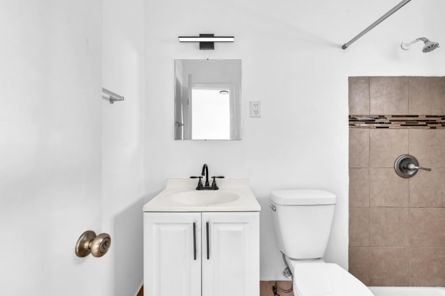 Building Photo - 1027 SW 3rd St