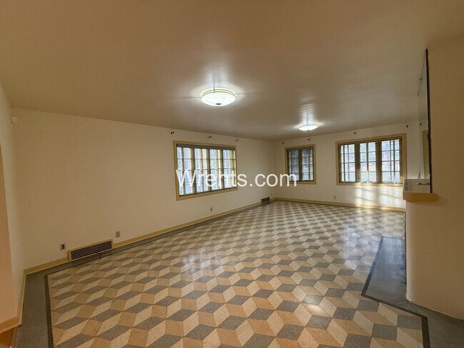 Foto del edificio - Stunning South Hill Home