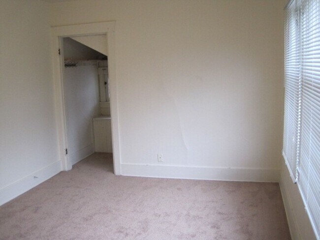 Foto del edificio - Live in Wallingford and Be Close to Everything!